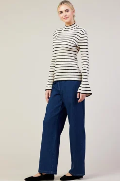 Ribbed Flared Longsleeve Top