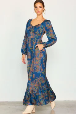 Sweetheart Neckline Longsleeve Maxi Dress